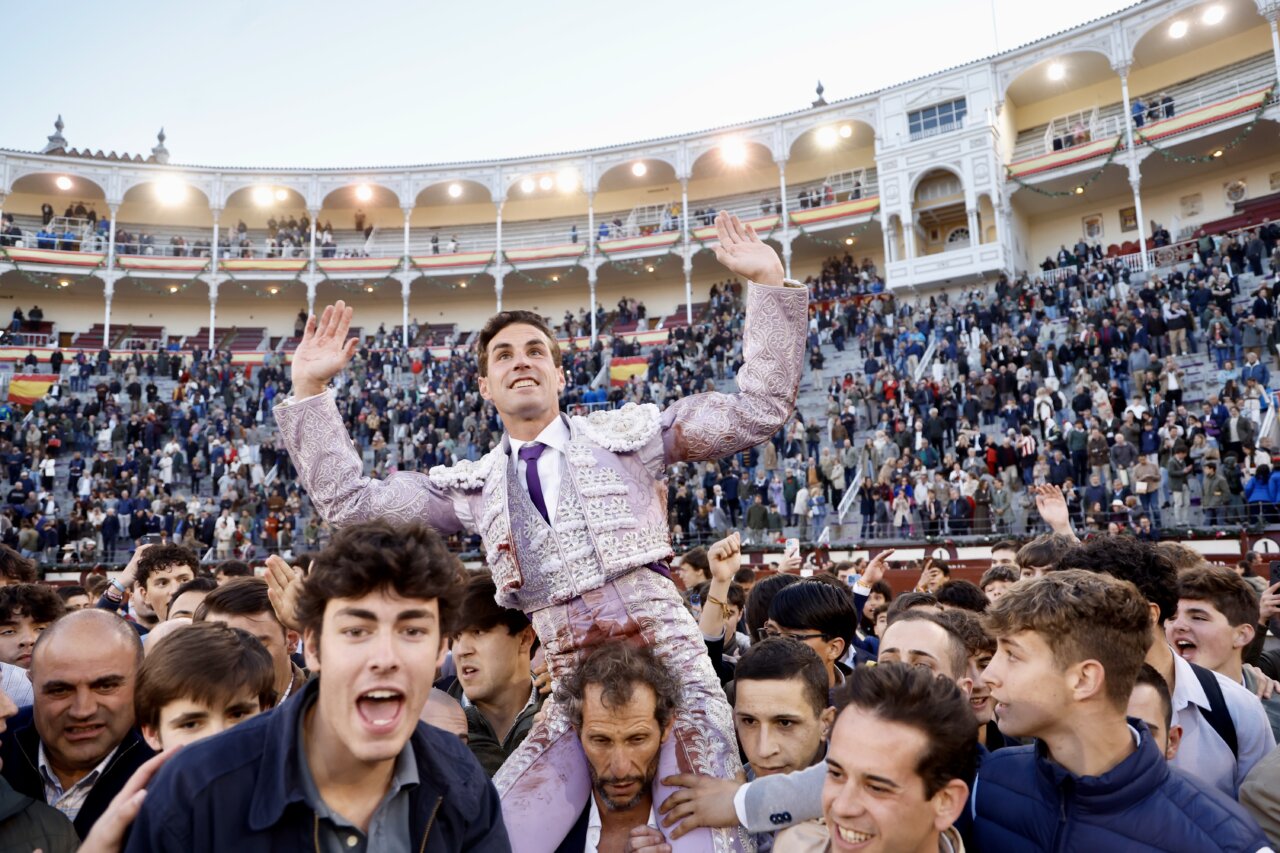 Fernando Adrián logra su cuarta puerta grande en Las Ventas