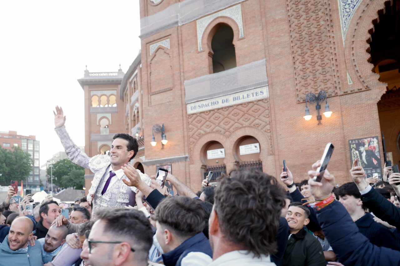 Así abrió la puerta grande Fernando Adrián en Las Ventas