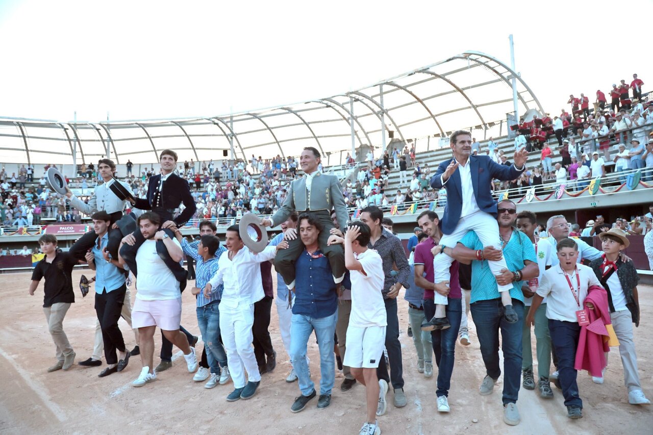 Istres se rinde a la leyenda de Rincón en una tarde para el recuerdo