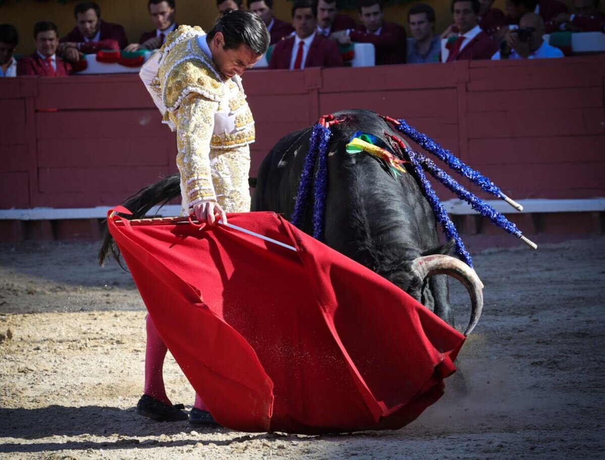 La torería de Juan Ortega entre la maestría a caballo de Moura hijo y Joao Ribeiro Telles