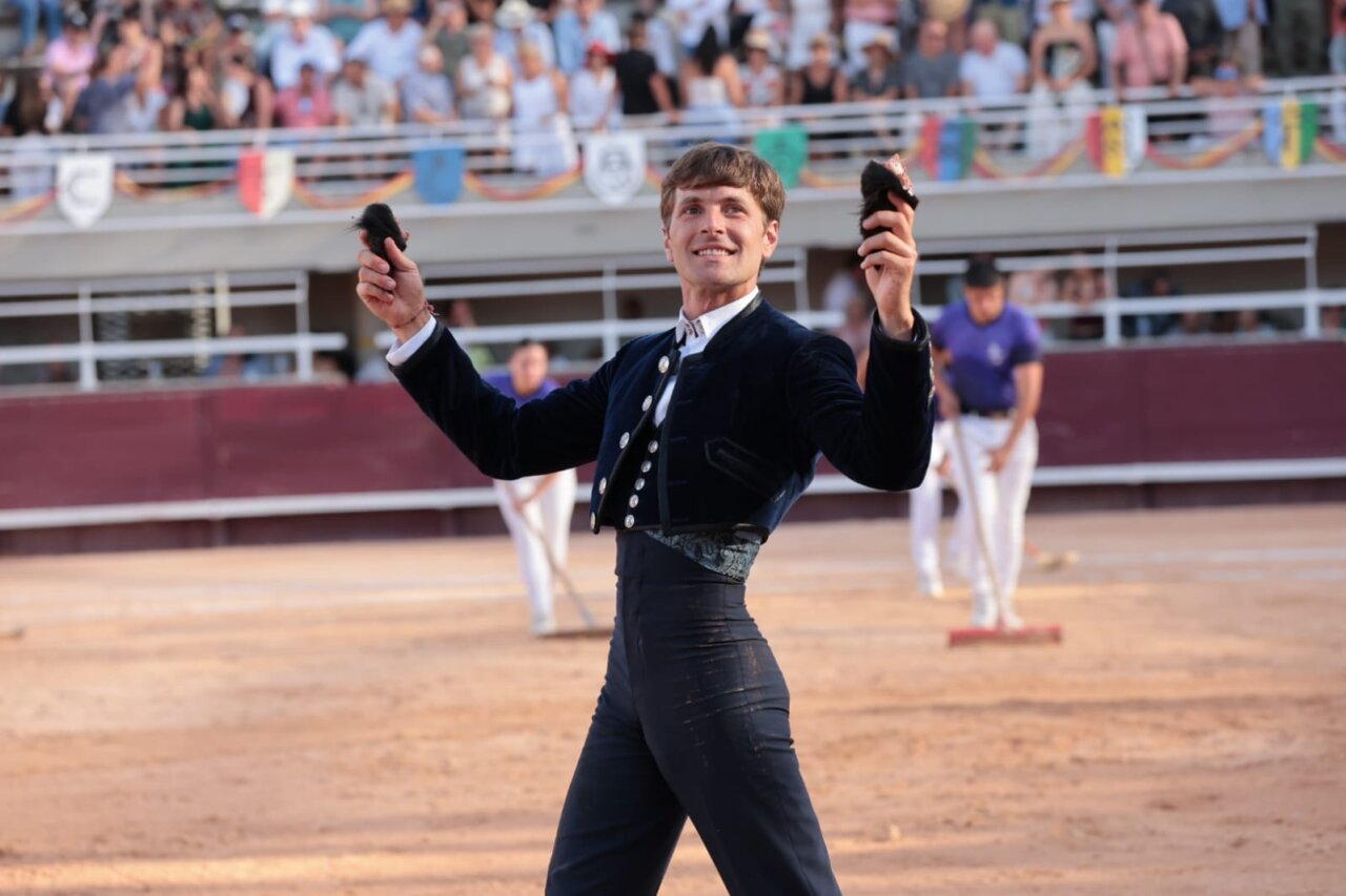 Dos orejas para Juan Leal del tercero en Istres