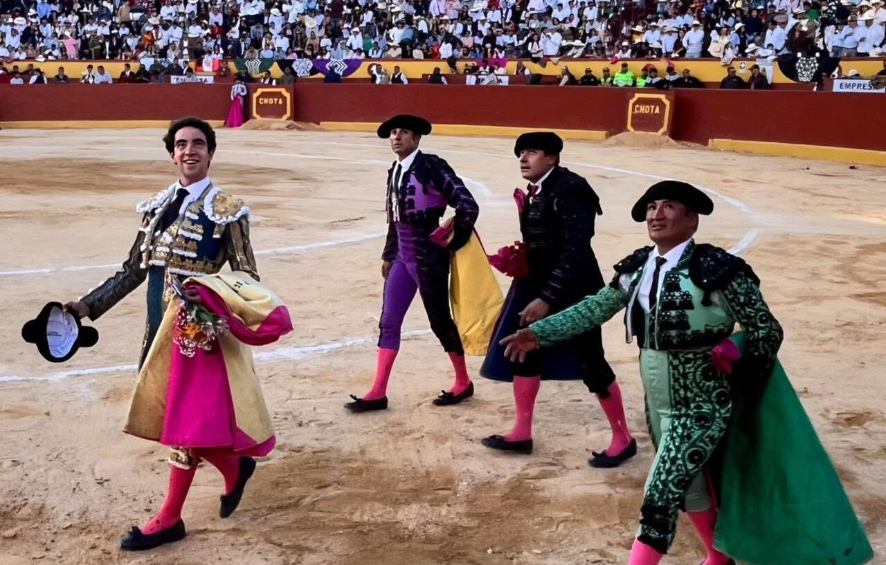 Roca Rey llena y Víctor Hernández cae de pie en Chota