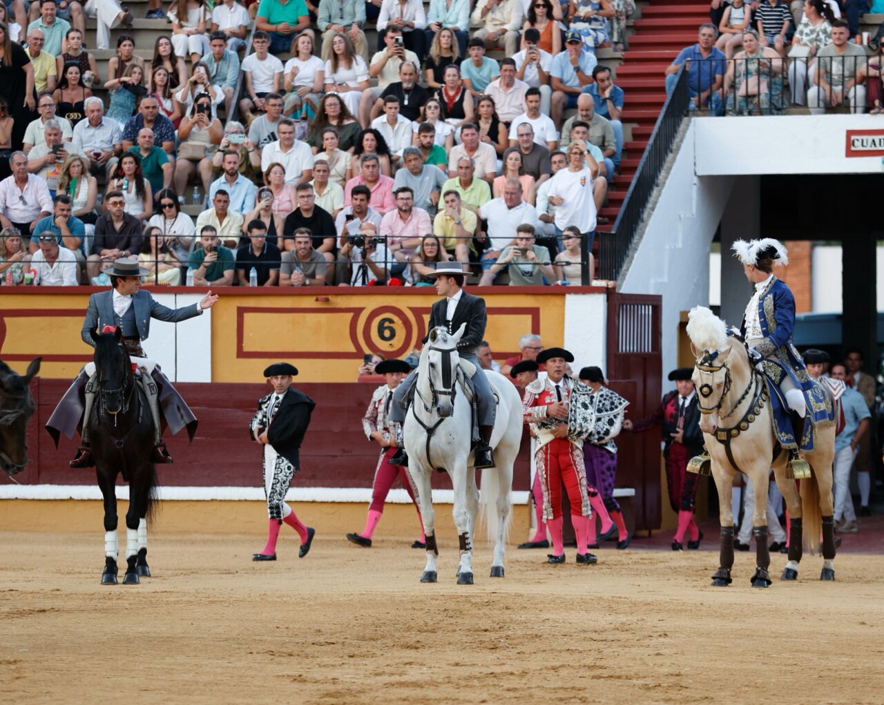 El arranque de rejones nocturno de la Feria de Badajoz, toro a toro