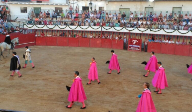 Variedad en Moraleja: corrida de toros, rejones y novillada con picadores