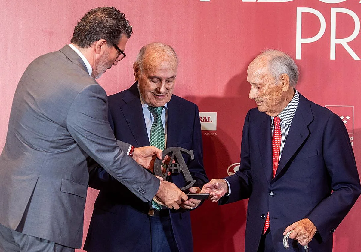 José Luis y Eduardo Lozano recogen el XVII premio Taurino ABC