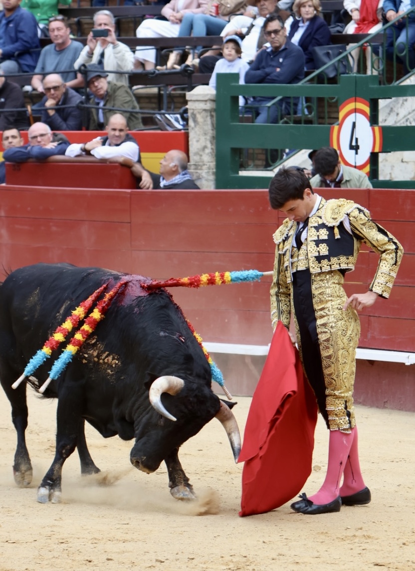Elegante muletazo de Nek
