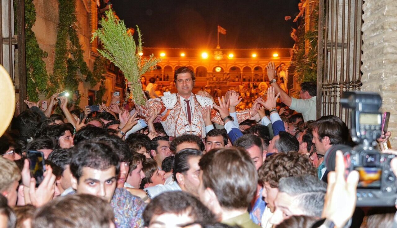 Morante cruje los cimientos de la Maestranza y vuelve a coronarse Príncipe de Sevilla