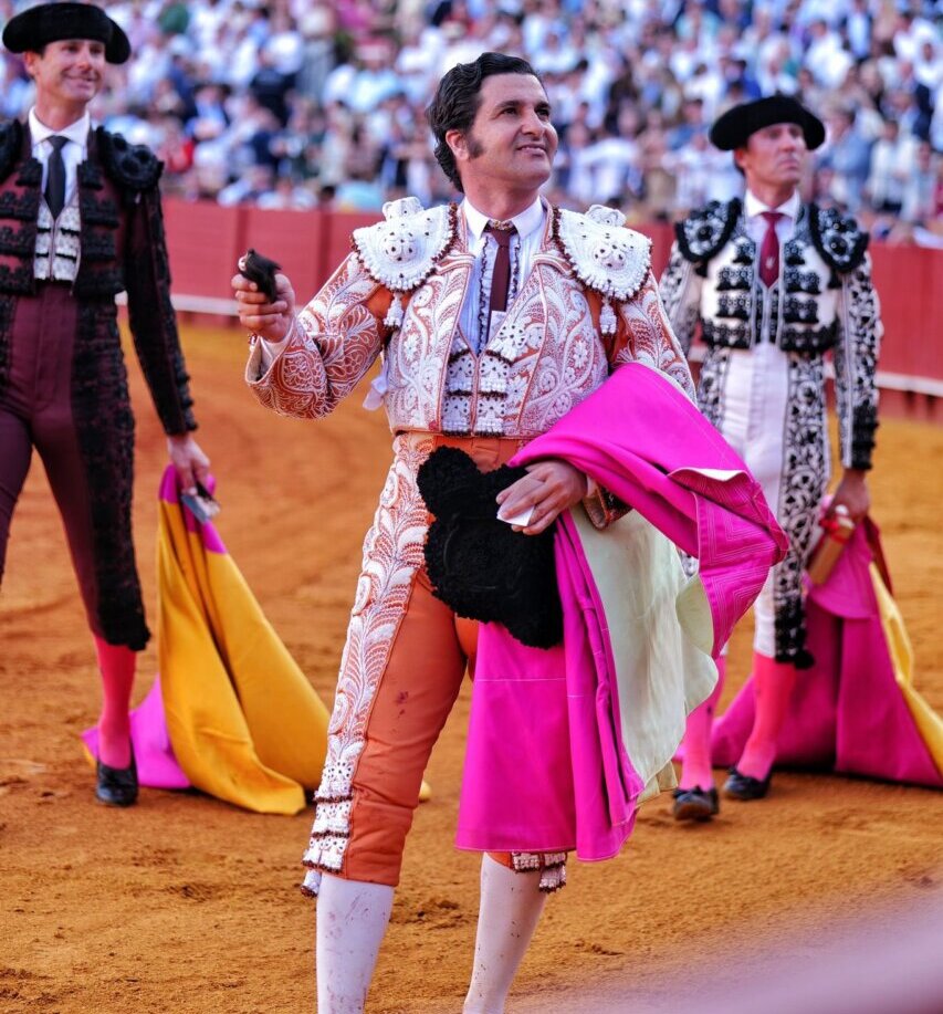 Oreja al primoroso toreo de Morante al sobrero de Garcigrande