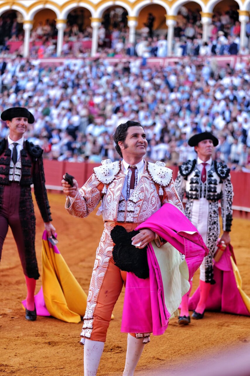 Oreja al primoroso toreo de Morante al sobrero de Garcigrande