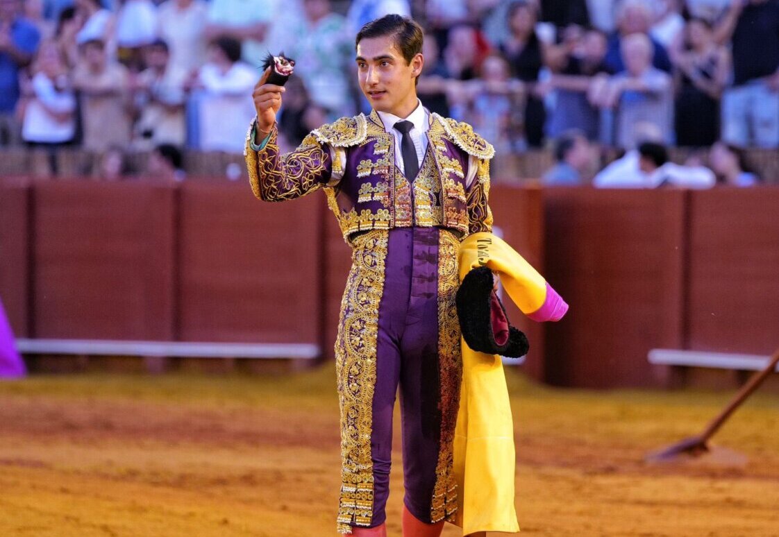 Solitaria oreja para Nacho Torrejón en la nocturna de Sevilla