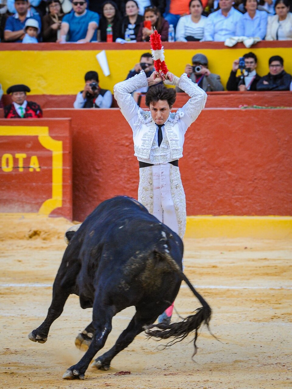 Y Roca Rey cogió las banderillas en Chota