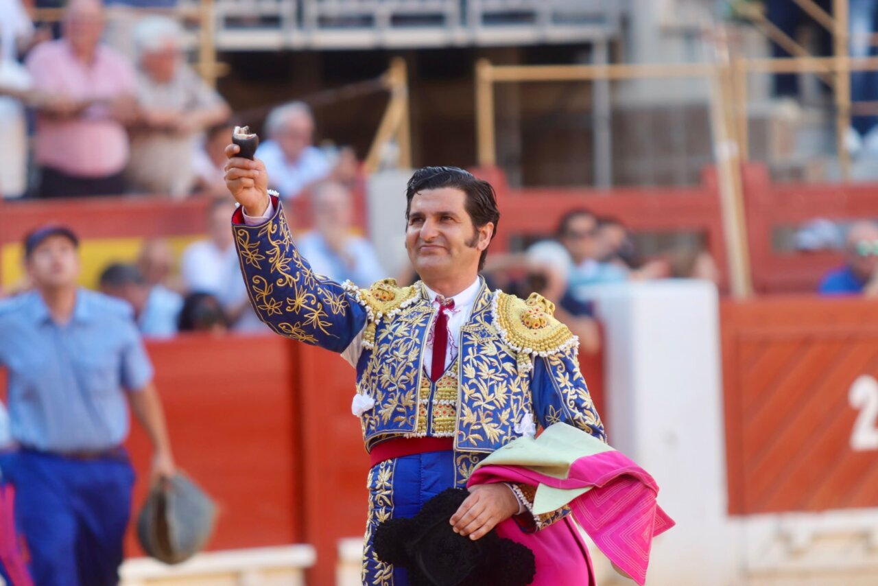 Ovacionado Juan Ortega con el bravo tercero en Alicante