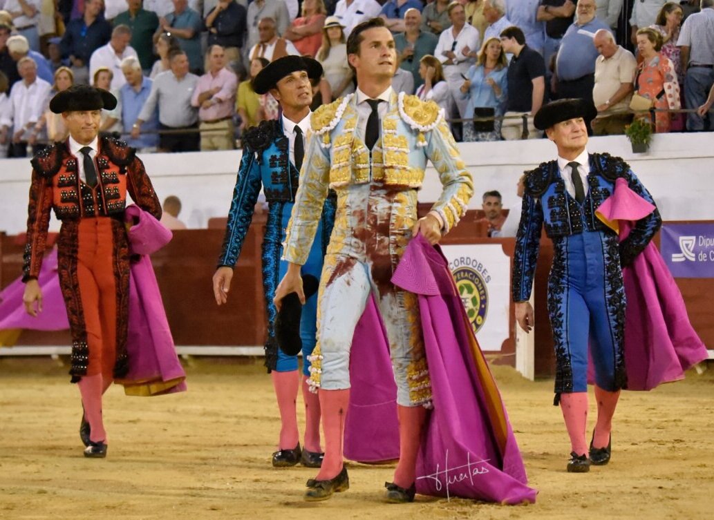 Luque, una gran faena y una oreja de peso entre romas espadas en Algeciras