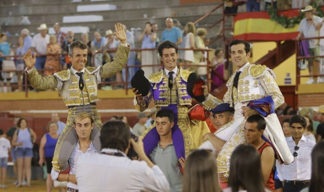 Aníbal Ruiz, Antonio Linares y Carlos Aranda, a hombros en Miguelturra 