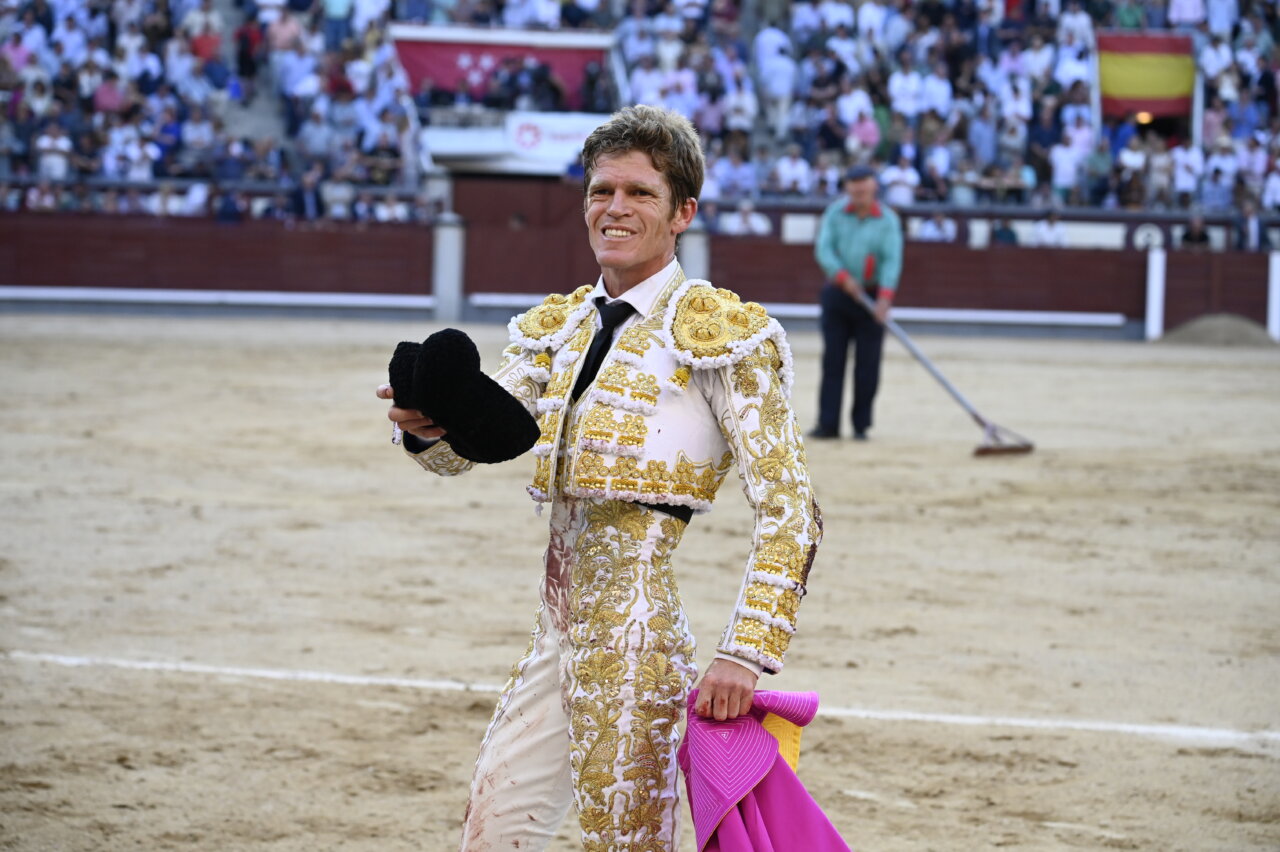Borja Jiménez arruina con la espada una faena de premio gordo en Madrid