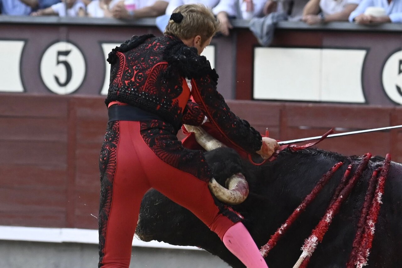 Clemente, cogido por el quinto de la tarde en Las Ventas