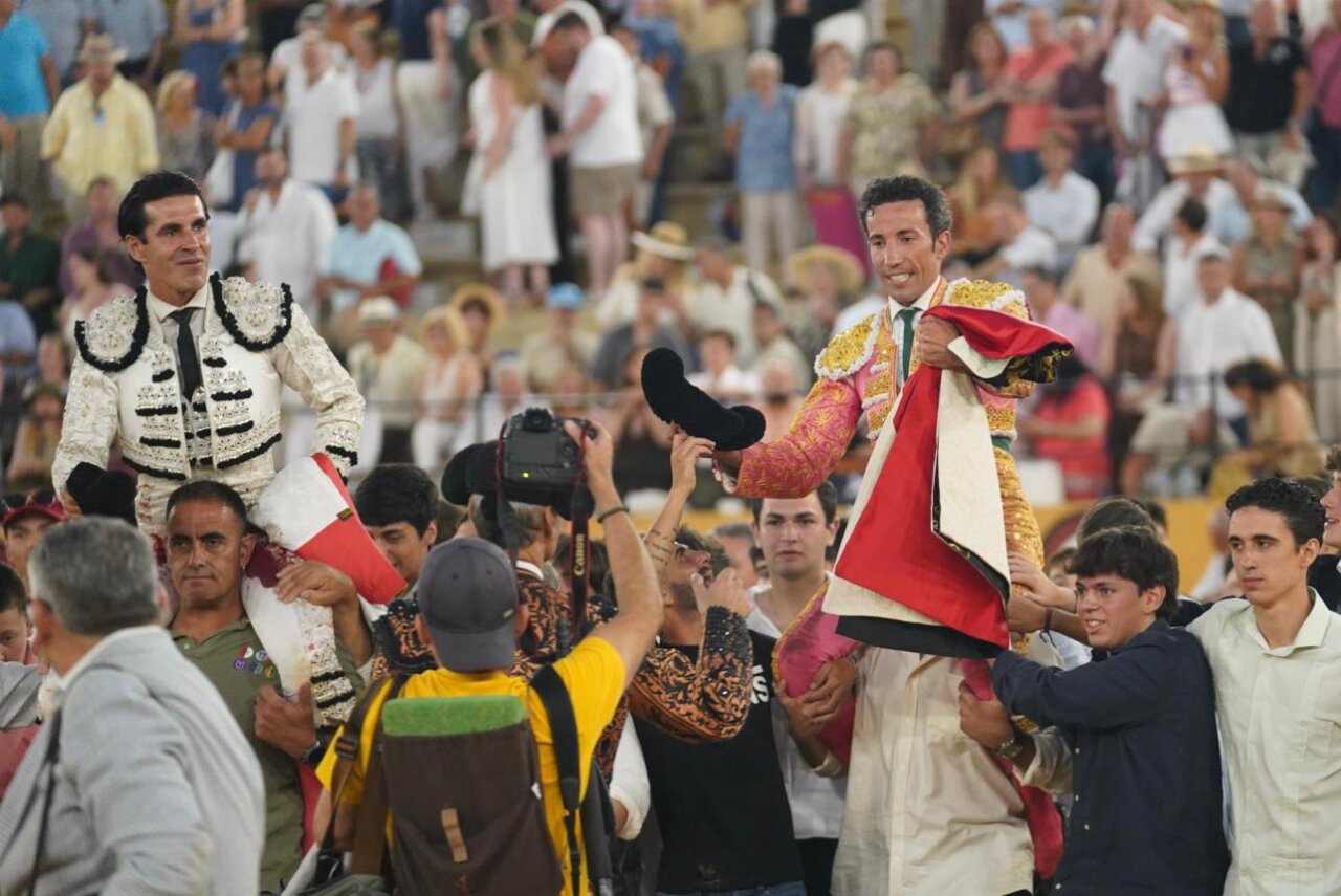 David De Miranda, que cae de pie en Marbella, a hombros con Talavante