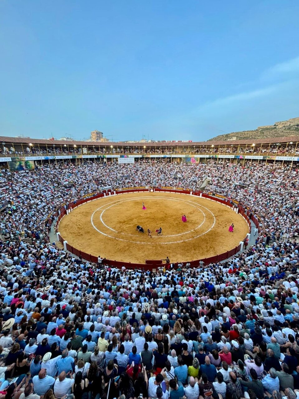 Sigue en Aplausos, en directo, la tercera de la Feria de Hogueras en Alicante