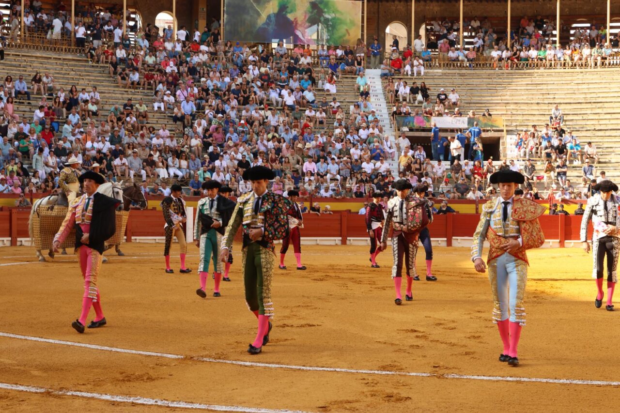 Ovacionado Borja Jiménez con el primero en Alicante