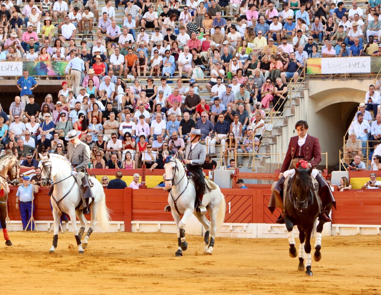Gran faena de Diego Ventura, dos orejas en Alicante