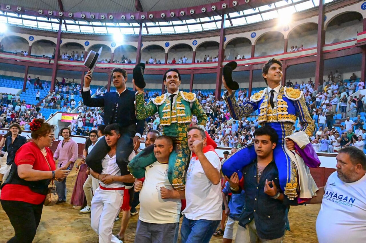 Pleno de Talavante, a hombros con Castella en León