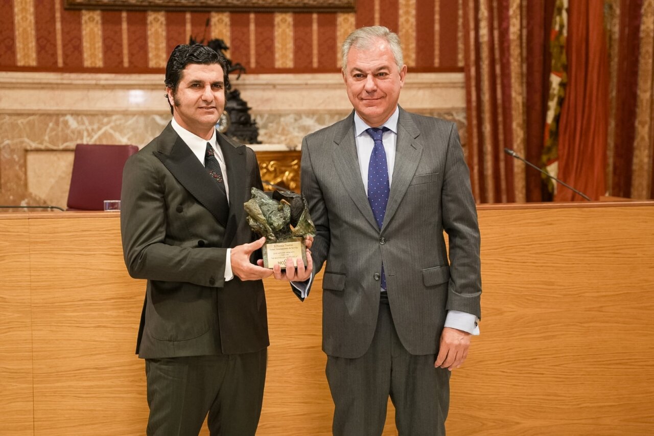 Así recogió Morante el X Premio Taurino del Ayuntamiento de Sevilla
