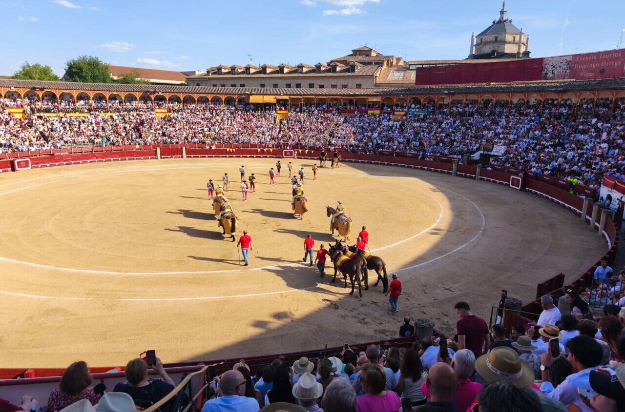 Rompe el paseíllo en Toledo con gran expectación en los tendidos