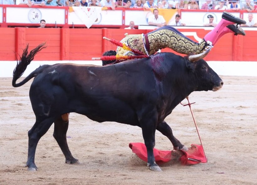 El palco niega una merecida oreja a David de Miranda, vuelta al ruedo tras ser volteado por el tercero