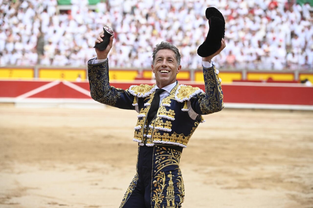 Manuel Escribano y Colombo puntúan en una "maratoniana" miurada