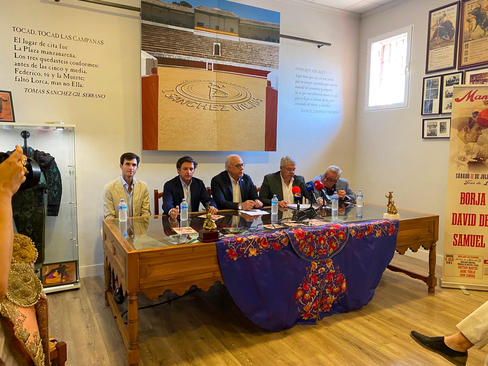 Manzanares apuesta por la juventud en un su feria taurina