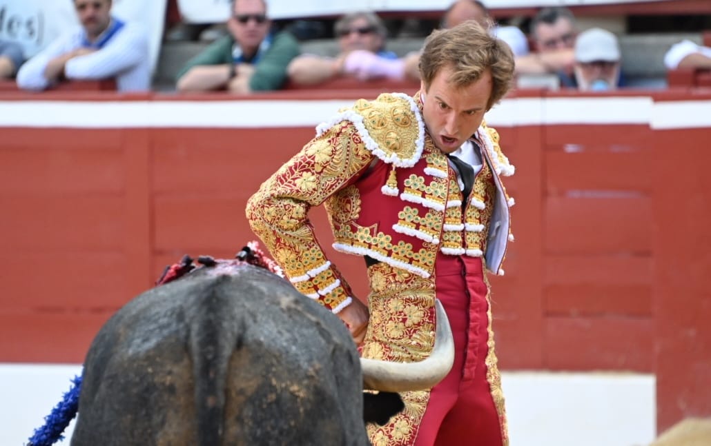Román pone la raza que le faltó a la corrida de Victorino en Mont de Marsan