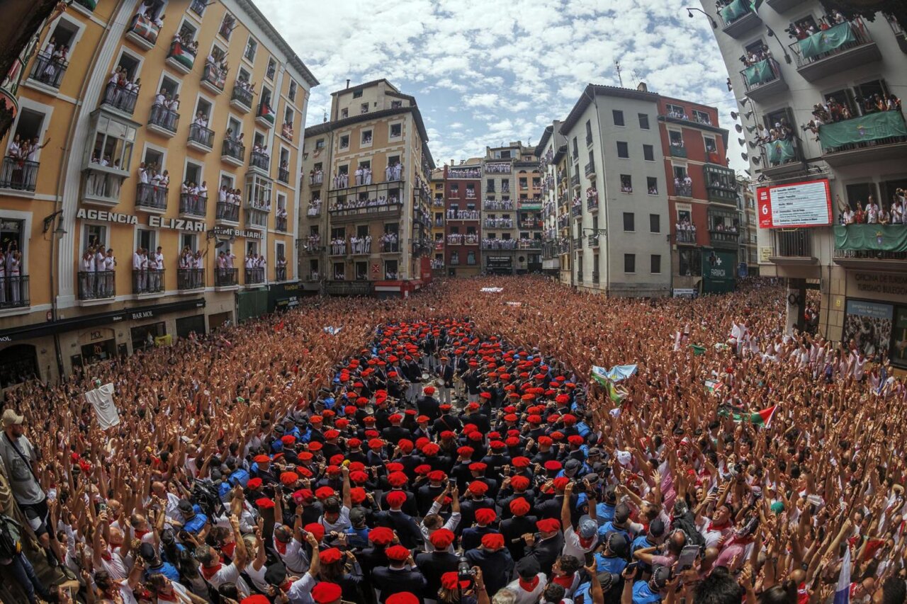 ¡Arranca San Fermín 2026! Pamplona da el pistoletazo de salida a nueve días de fiesta y toros