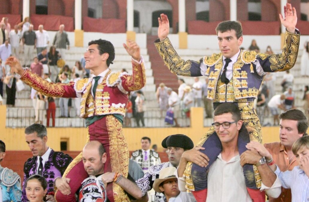 David Gutiérrez y Pepe Martínez, siete orejas en la nocturna de Jerez de los Caballeros