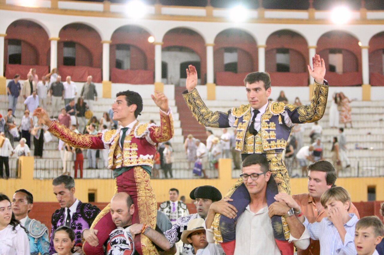 David Gutiérrez y Pepe Martínez, siete orejas en la nocturna de Jerez de los Caballeros