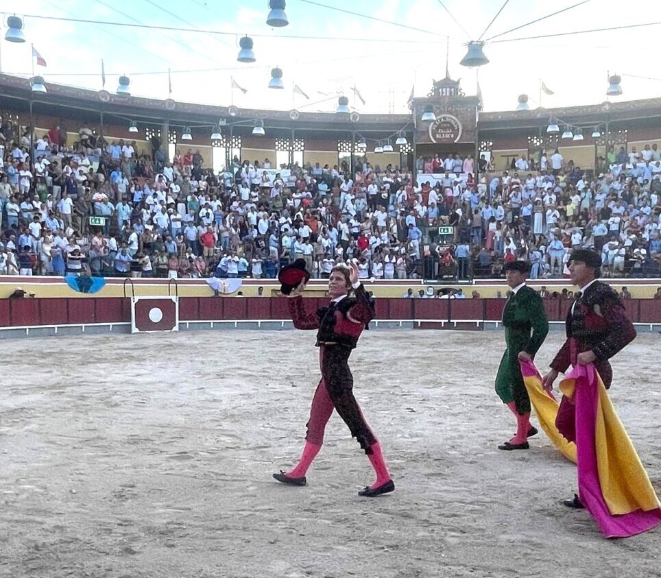 Borja Jiménez cautiva en una plaza de Vila Franca de Xira abarrotada