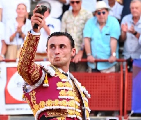 Dorian Canton se la juega ante la dureza de José Escolar en Mont de Marsan