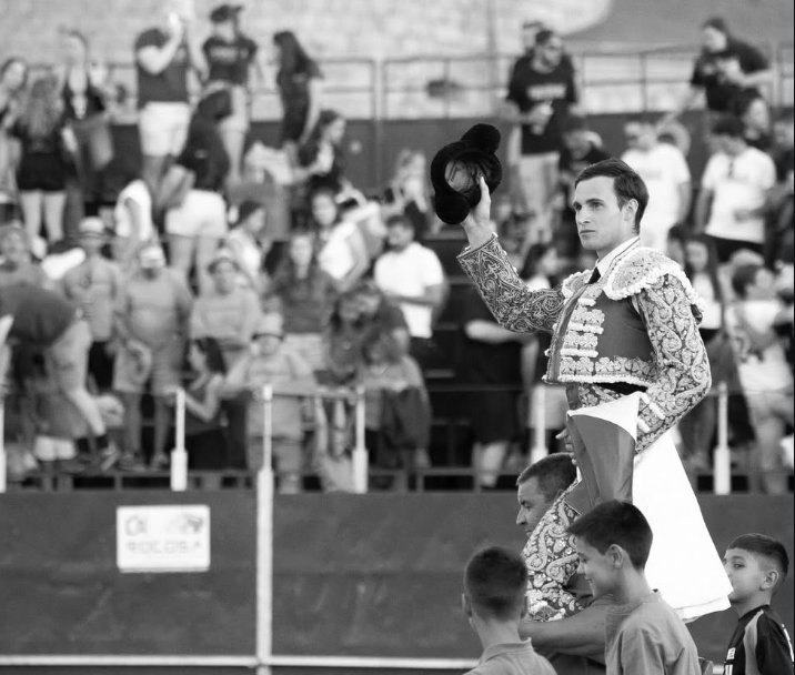 Sergio Rodríguez, en hombros en Las Navas del Marqués