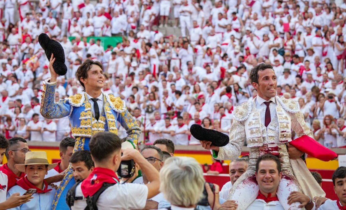 Roca Rey recupera el trono de Pamplona y De Miranda lo quiere