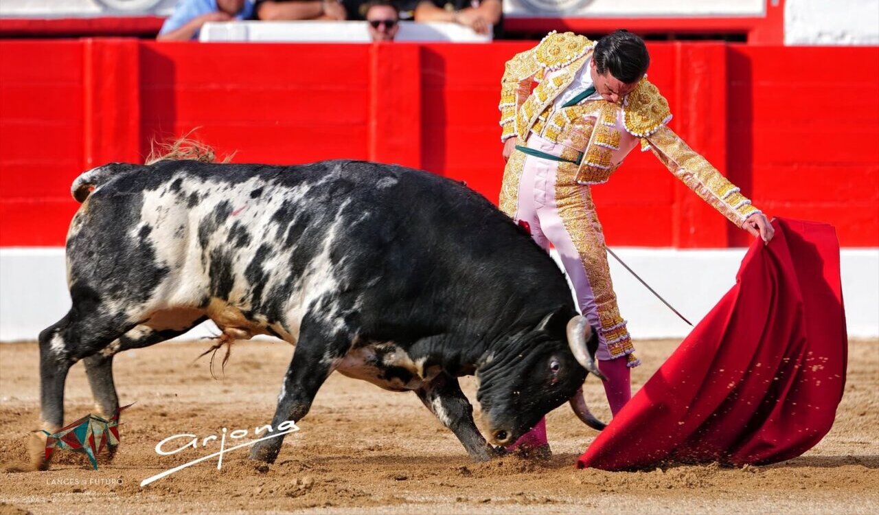 Sabor torero de Juan Ortega y valor de Víctor Hernández