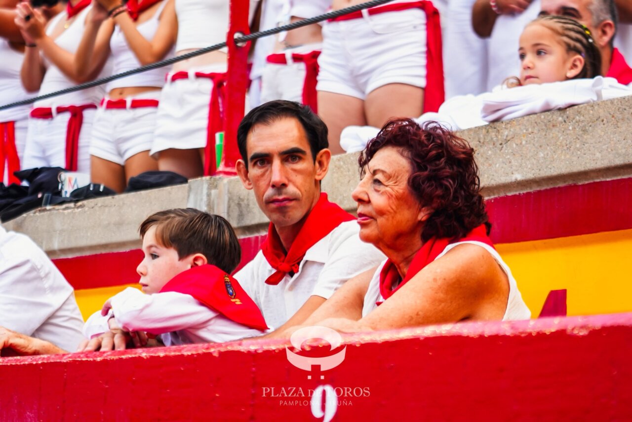 Fortes, acompañado de su hijo y su madre, la también torera Mari Fortes, no quiso perderse el encierro de los toros que lidiará esta tarde.