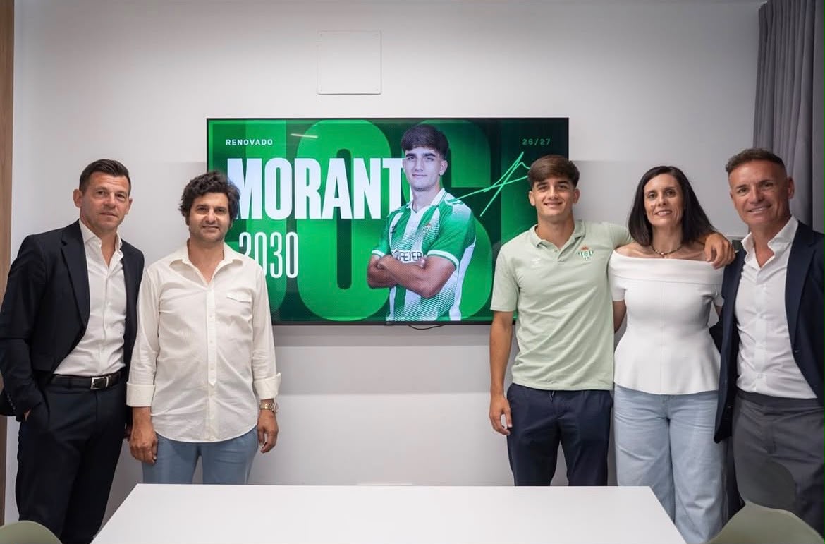 Morante, en la renovación de su hijo con el Real Betis Balompié... hasta 2030