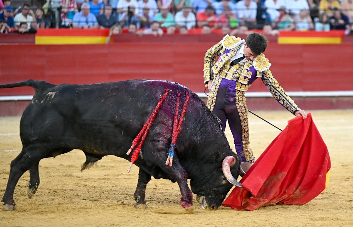 La entrega de Román y la sorpresa de Nek, buen inicio en Valencia