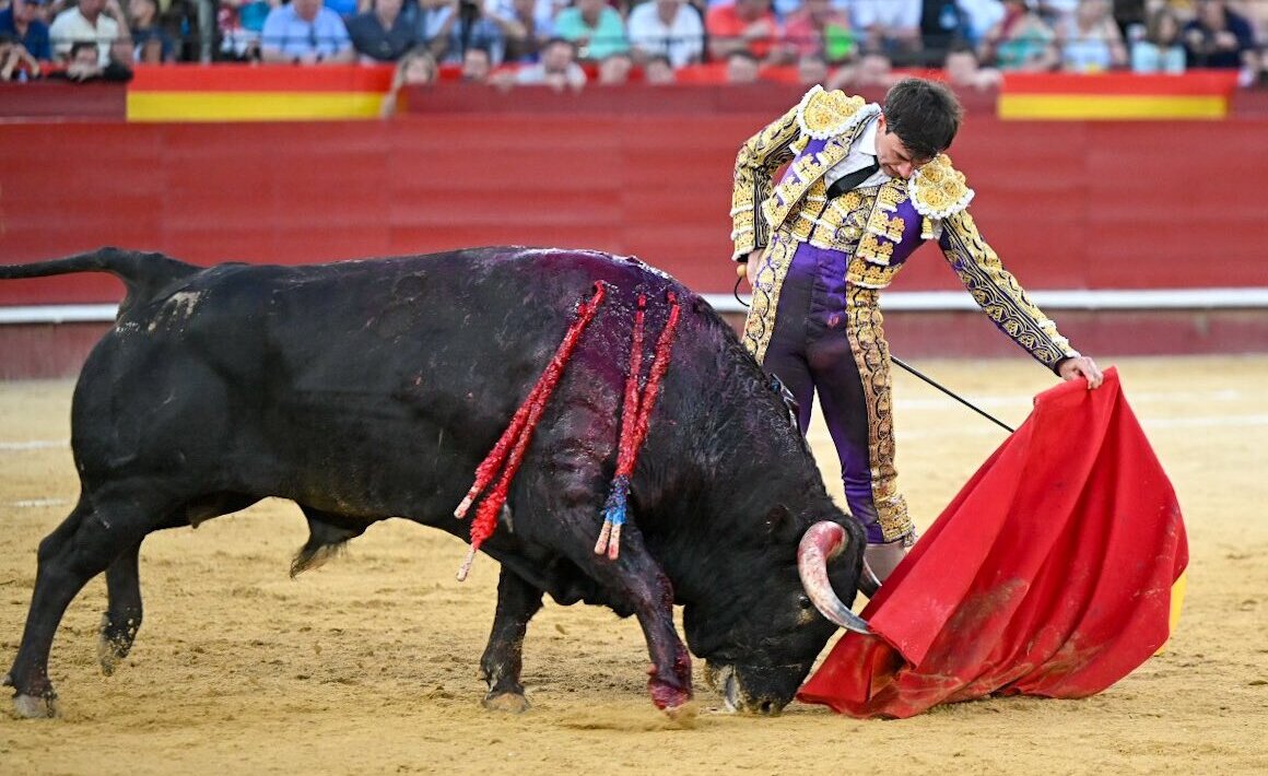 La entrega de Román y la sorpresa de Nek, buen inicio en Valencia