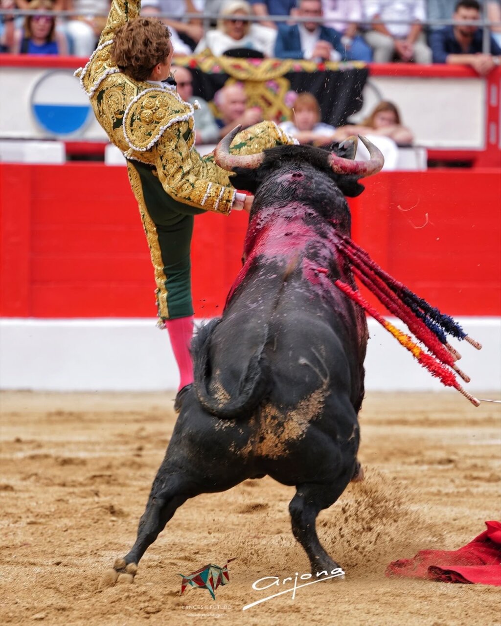 Oreja a la valentía y la contundente estocada de Julio Norte al segundo; volteado Álvaro Serrano, oreja del primero