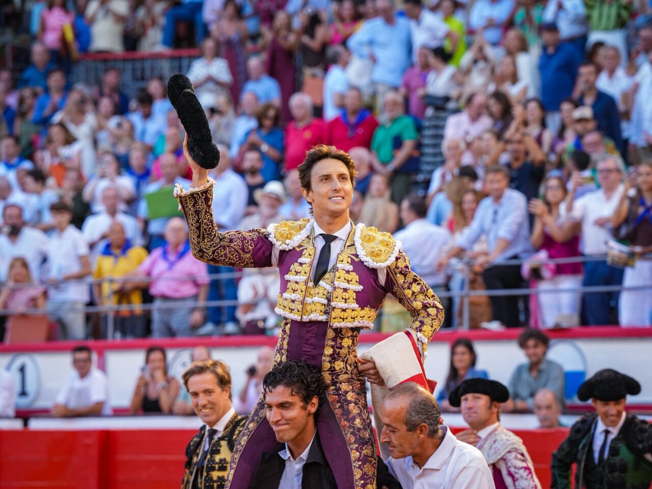 Dos orejas para Roca Rey con el buen segundo en Santander