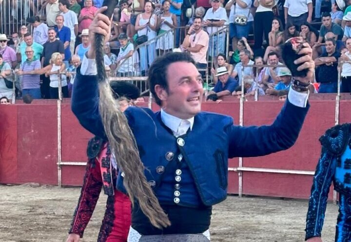 Andy Cartagena, tres orejas y un rabo en Moraleja