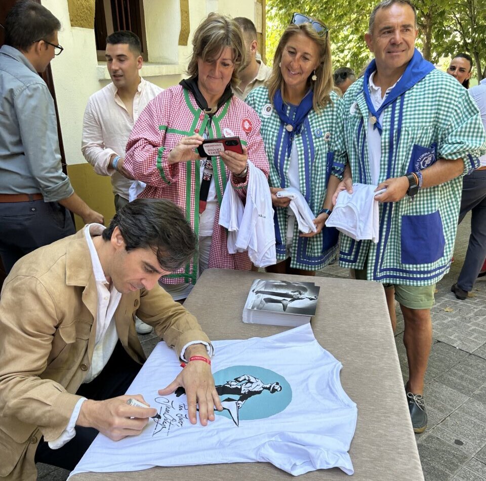 Juan Ortega comparte la mañana con la afición de Santander