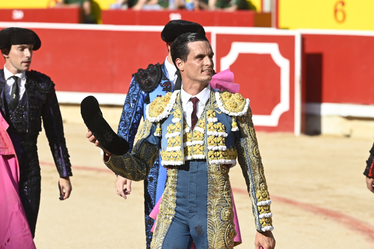 Galván y Diosleguarde, oreja ante la compleja tarde de los cebadas en Pamplona
