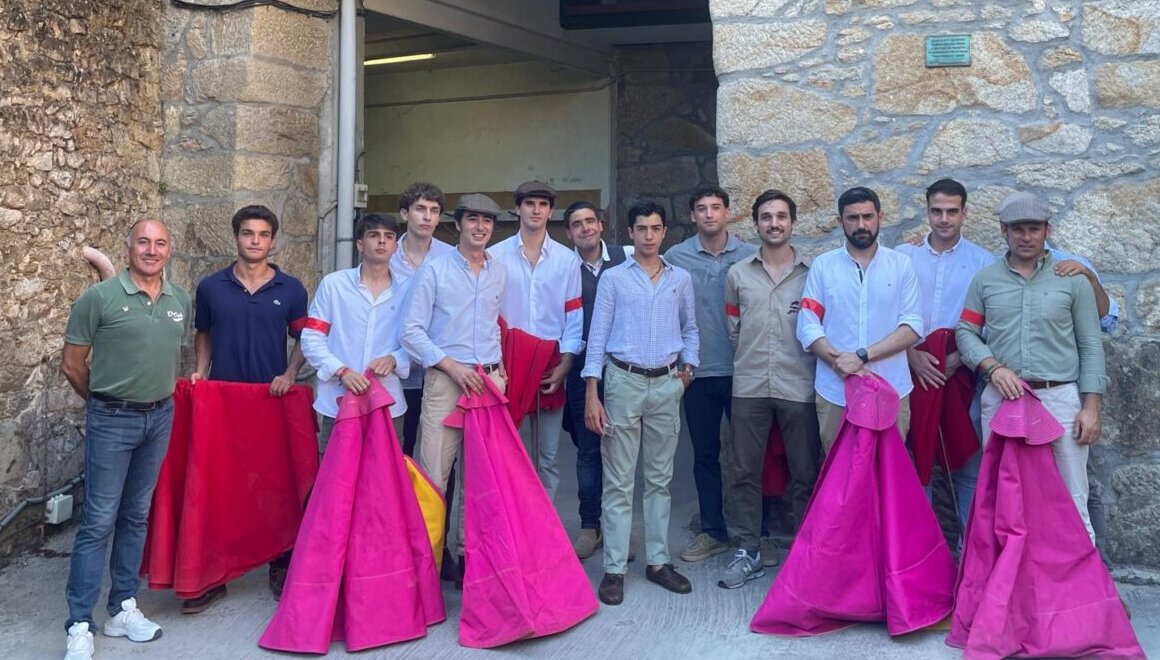 Marco Pérez acerca la Feria de la Peregrina en la becerrada de las peñas
