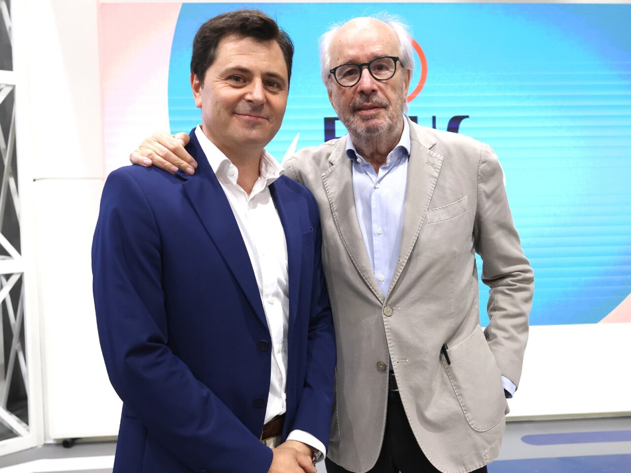 Aplausos, punto y seguido